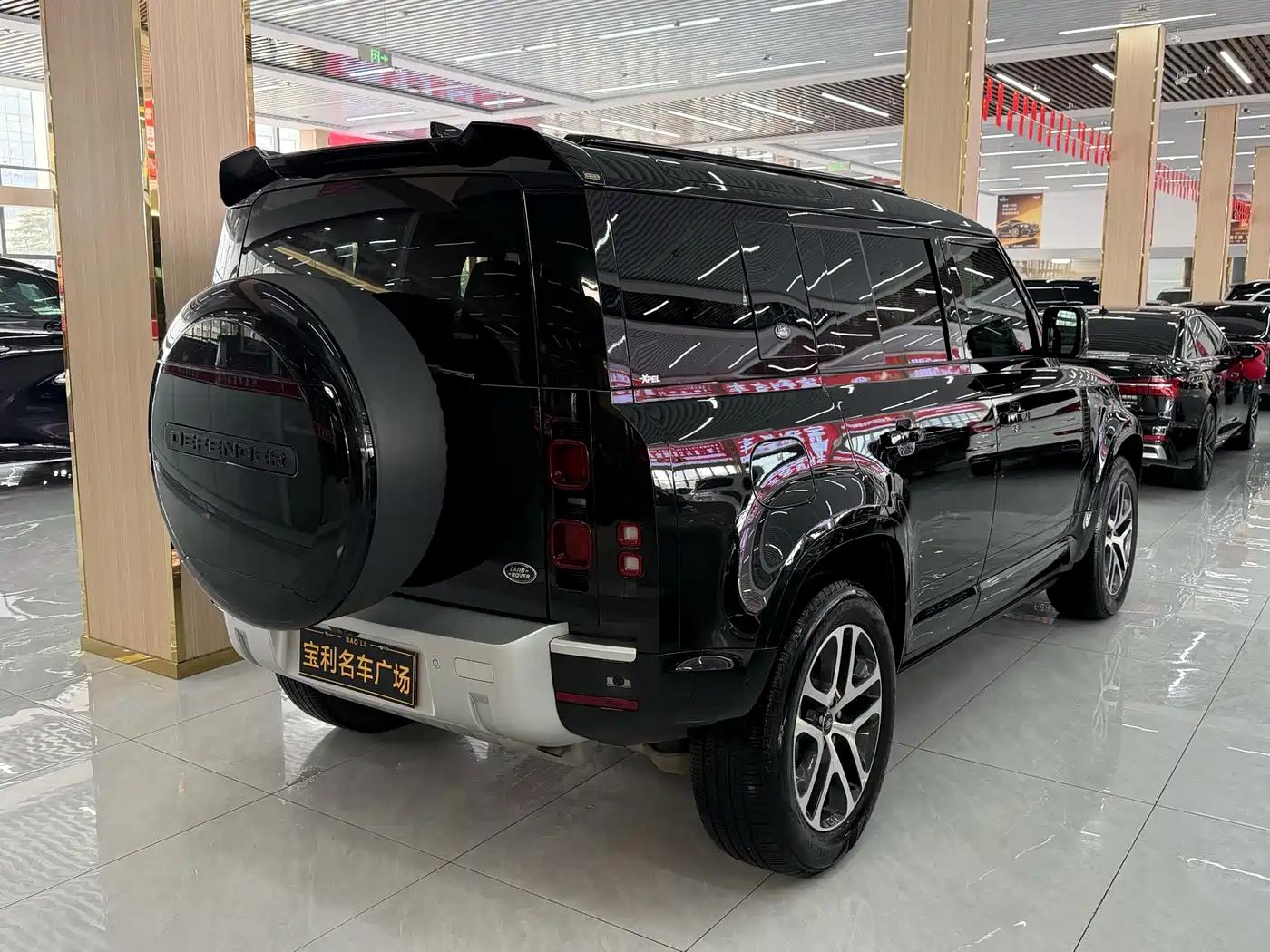 Land Rover Defender 2024 110 3.0T P400 XS фото 3