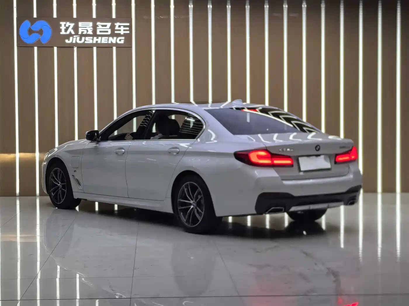 BMW 5 Series New Energy 2021 Facelift 535Le M Sport Package фото 4
