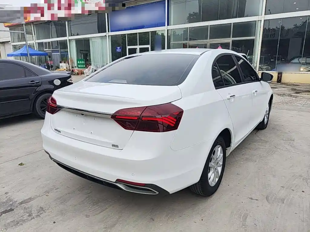 Фото 5 - Geely Emgrand