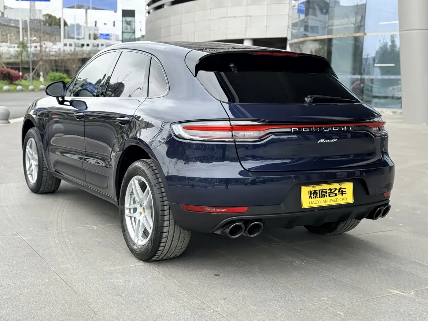 PORSCHE MACAN