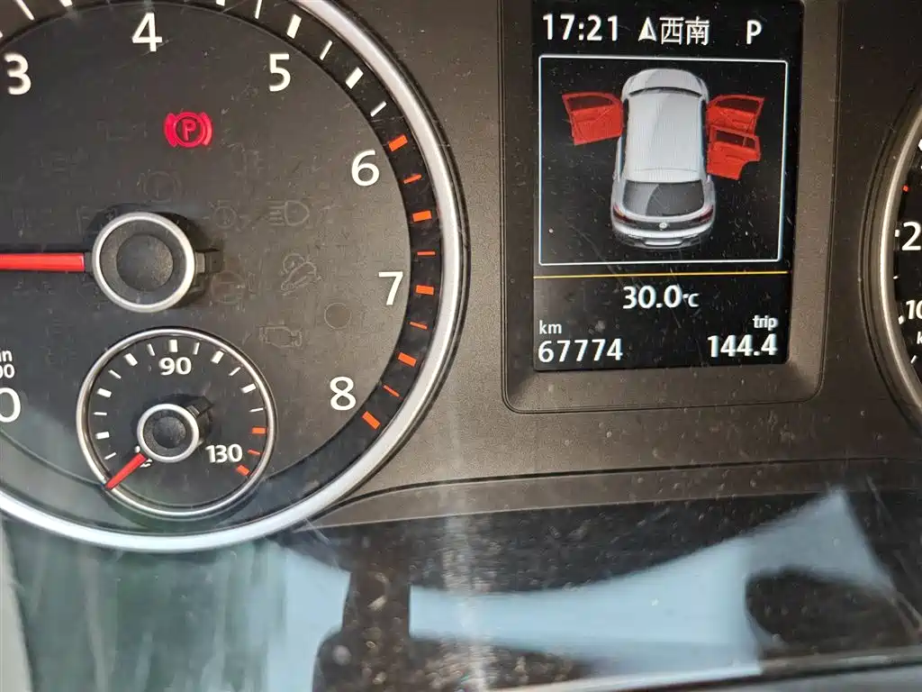 Volkswagen Tiguan 2015 1.8TSI Automatic 2WD Highline фото 5
