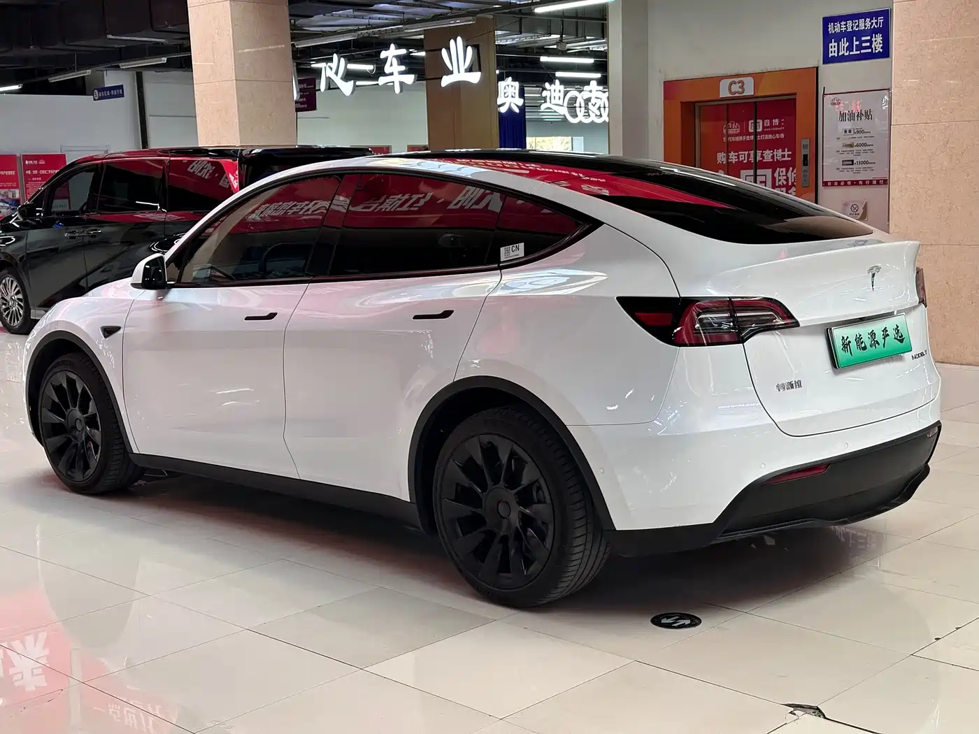 TESLA MODEL Y