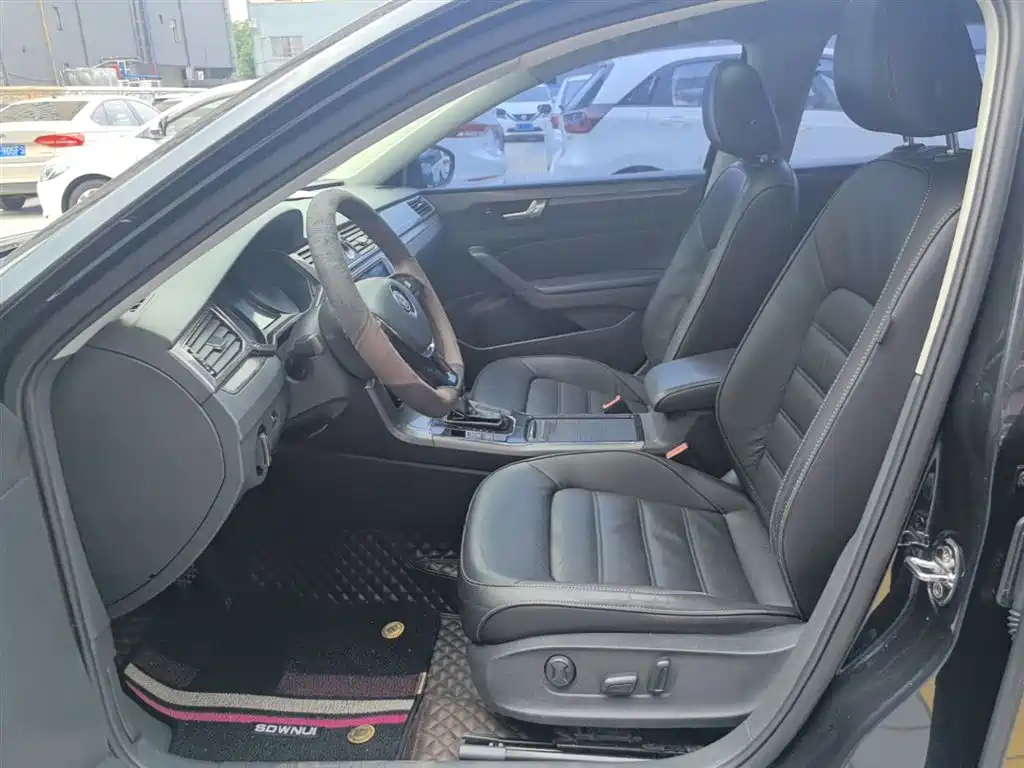 Volkswagen Passat 2016 330TSI DSG Honor Edition фото 15