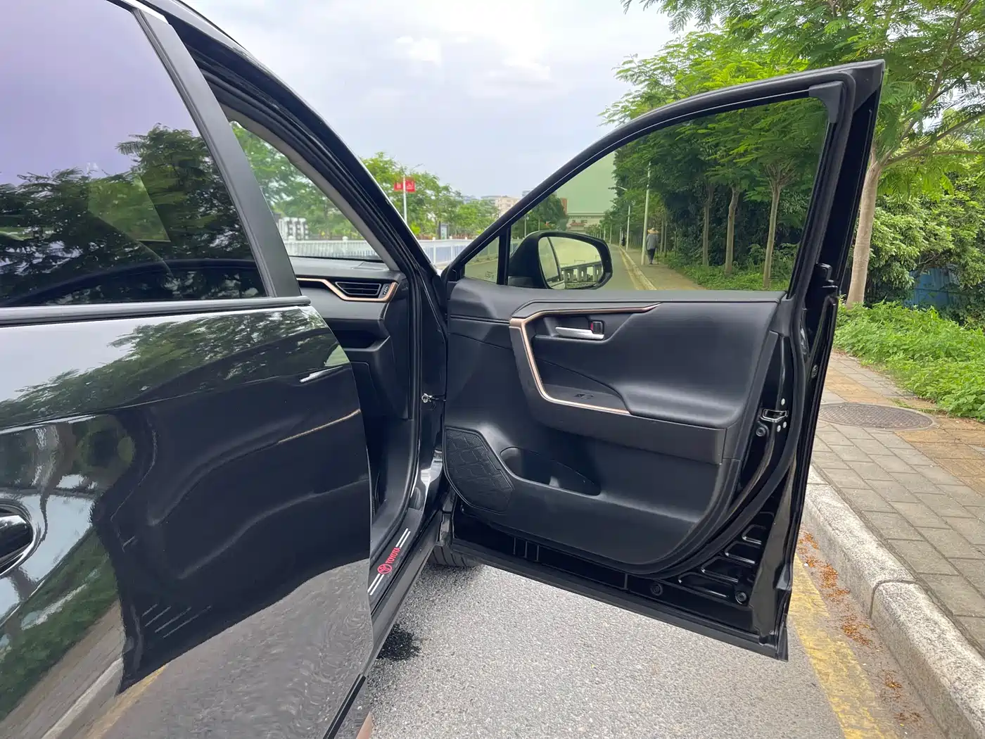 Toyota Wildlander 2024 Hybrid 2.5L E-CVT FWD Luxury PLUS Edition фото 13