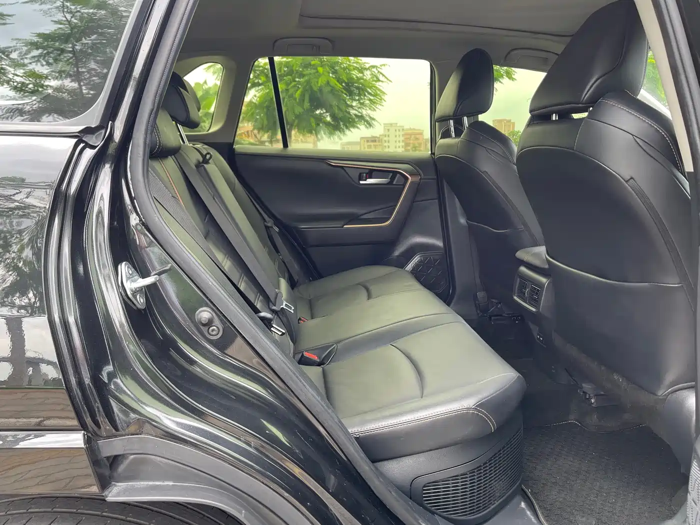 Toyota Wildlander 2024 Hybrid 2.5L E-CVT FWD Luxury PLUS Edition фото 15