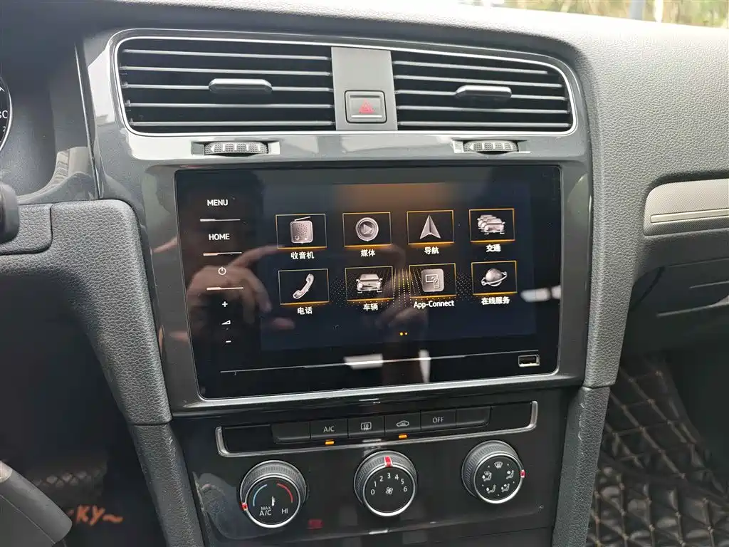 Volkswagen Golf 2020 200TSI DSG Comfort фото 21