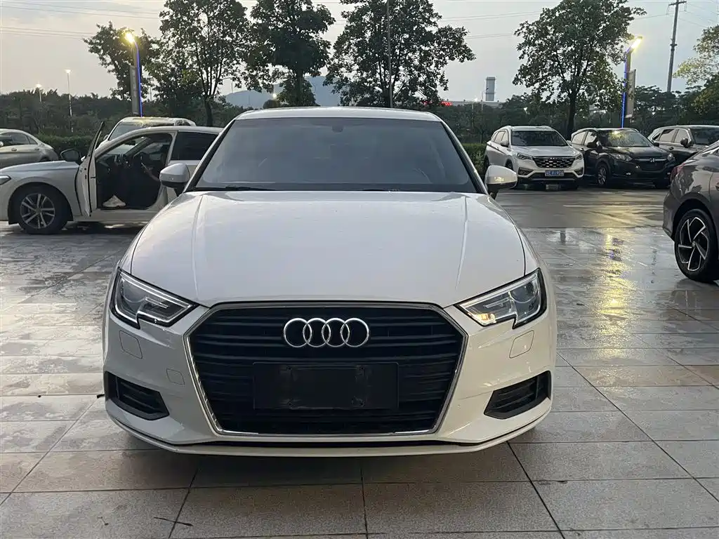 Audi A3 2018 30th Anniversary Limousine 35 TFSI Progressive фото 2