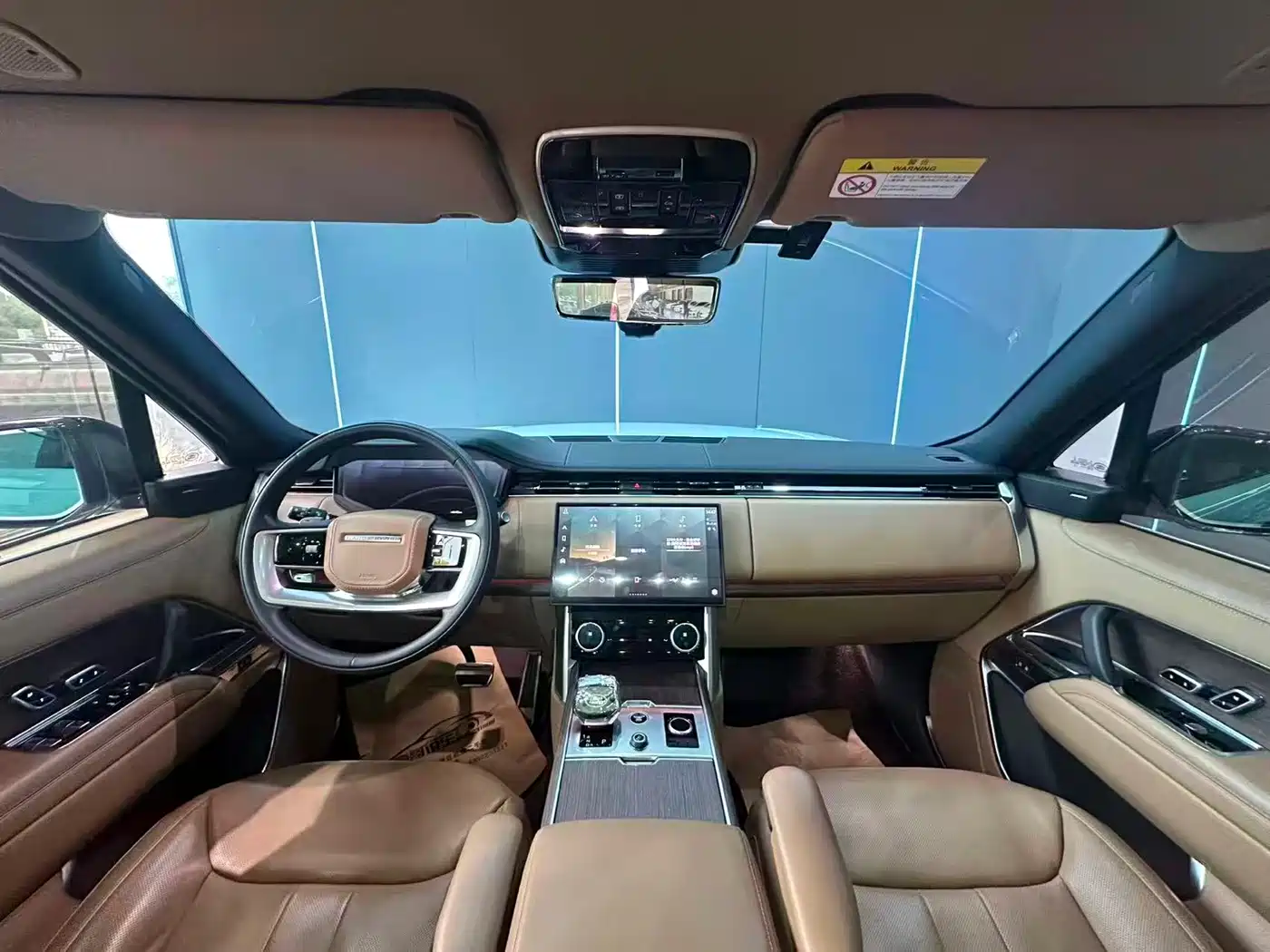 Land Rover Range Rover 2023 3.0 L6 360PS Golden Age Edition фото 6