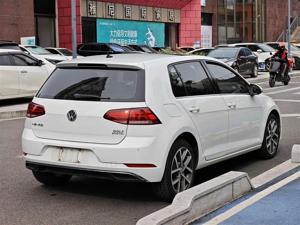 Volkswagen Golf 2020 200TSI DSG Comfort фото 12