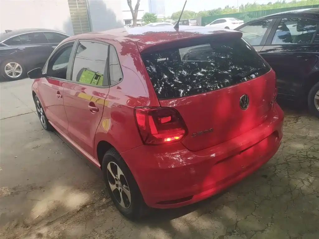 Volkswagen Polo 2016 1.4L Automatic Trend фото 5