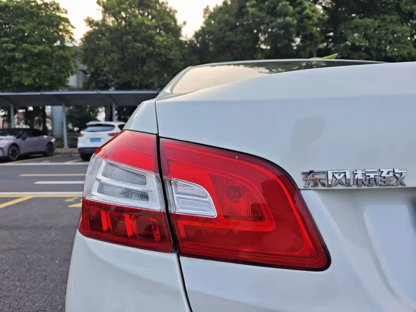 Peugeot 408 2016 1.6T Automatic Luxury Edition фото 20