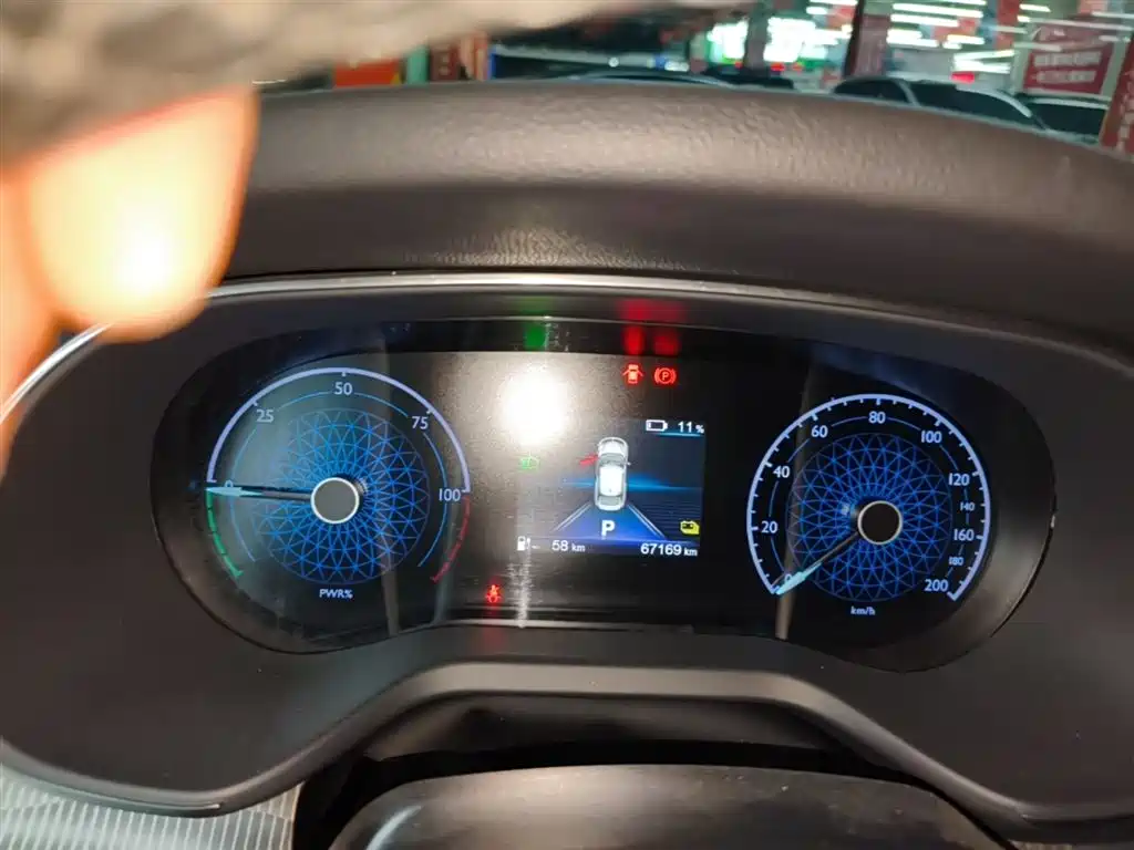 Hongqi E-QM5 2023 Basic Travel Edition фото 12
