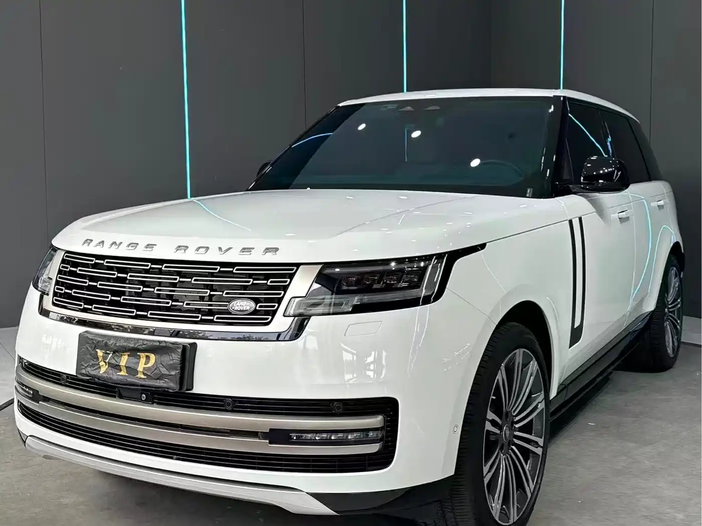 Land Rover Range Rover 2023 3.0 L6 360PS Golden Age Edition