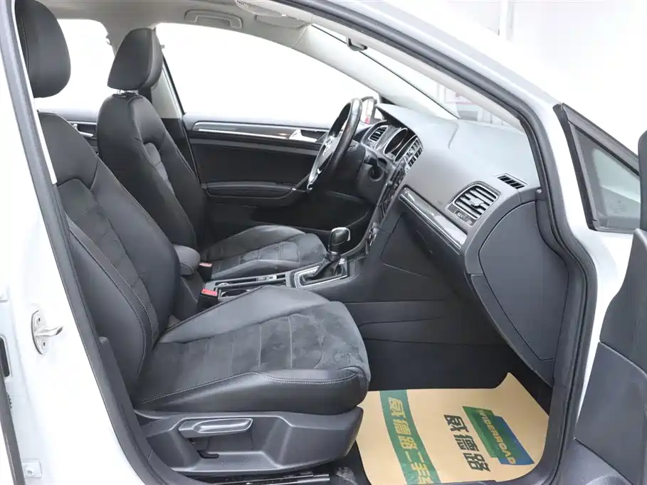 Volkswagen Golf 2019 280TSI DSG Luxury (China V) фото 18