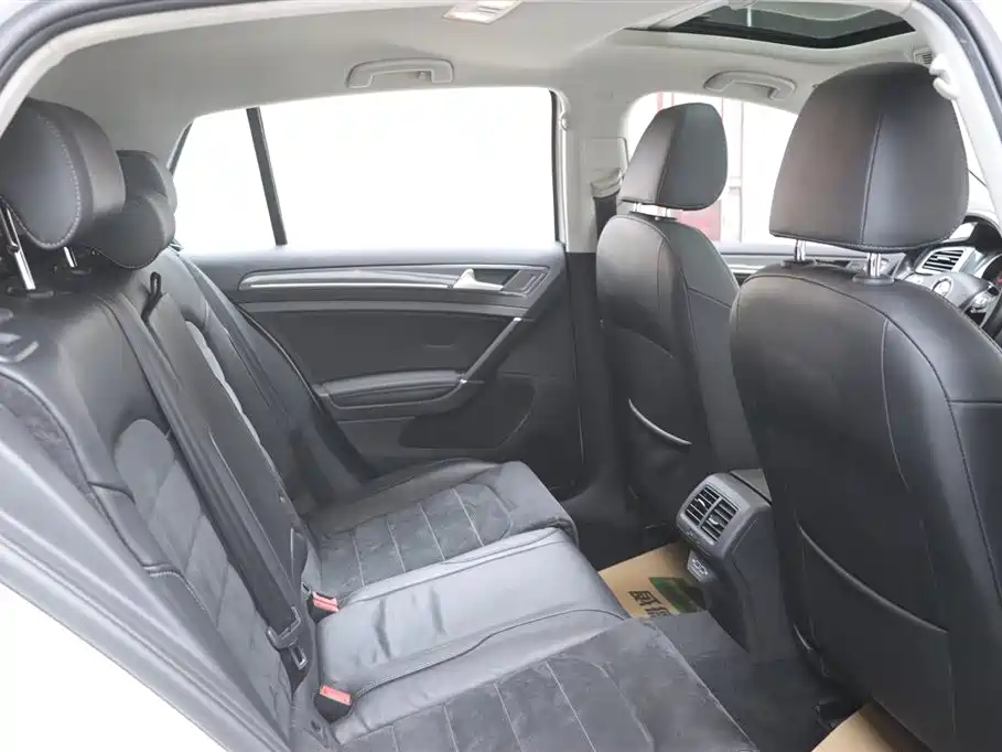 Volkswagen Golf 2019 280TSI DSG Luxury (China V) фото 15