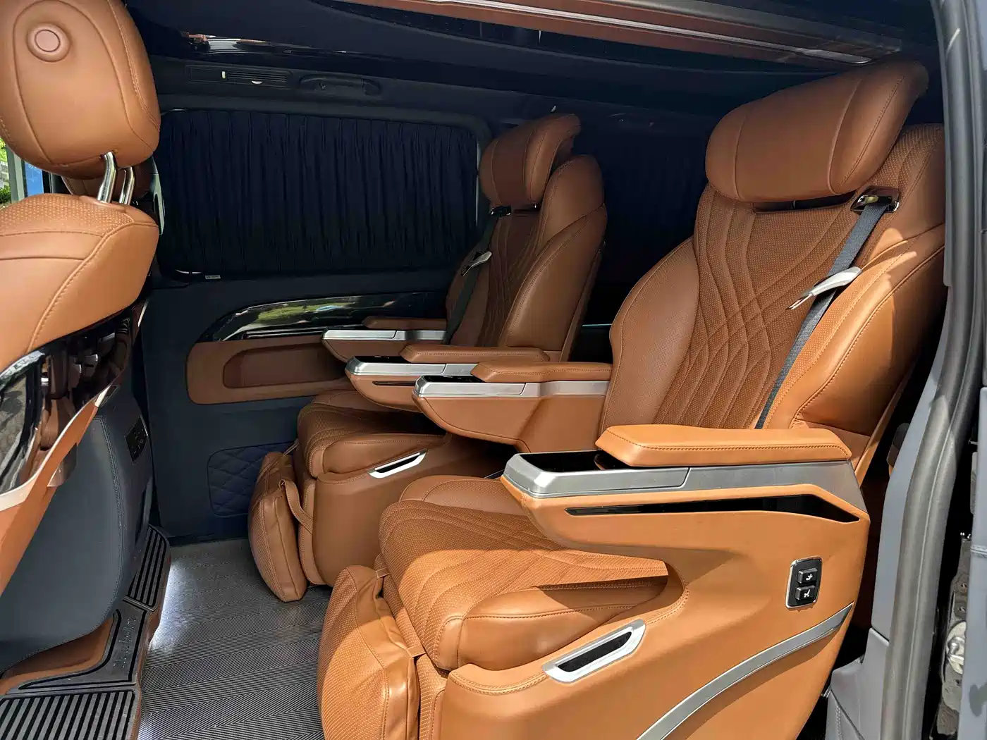 Mercedes-Benz Vito 2023 2.0T Business 7-Seater фото 10