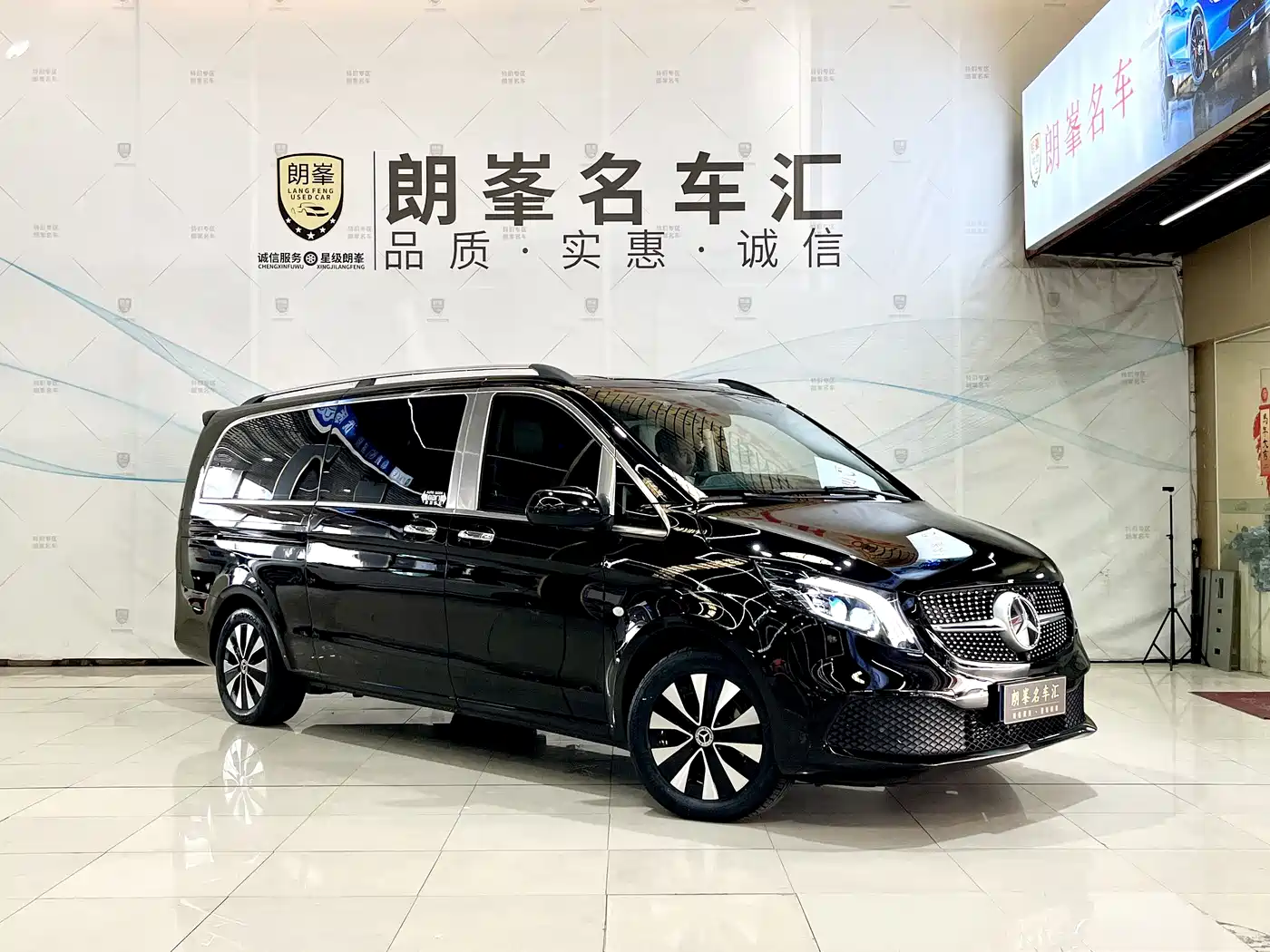 Mercedes-Benz Vito 2023 2.0T Business 7-Seater фото 3