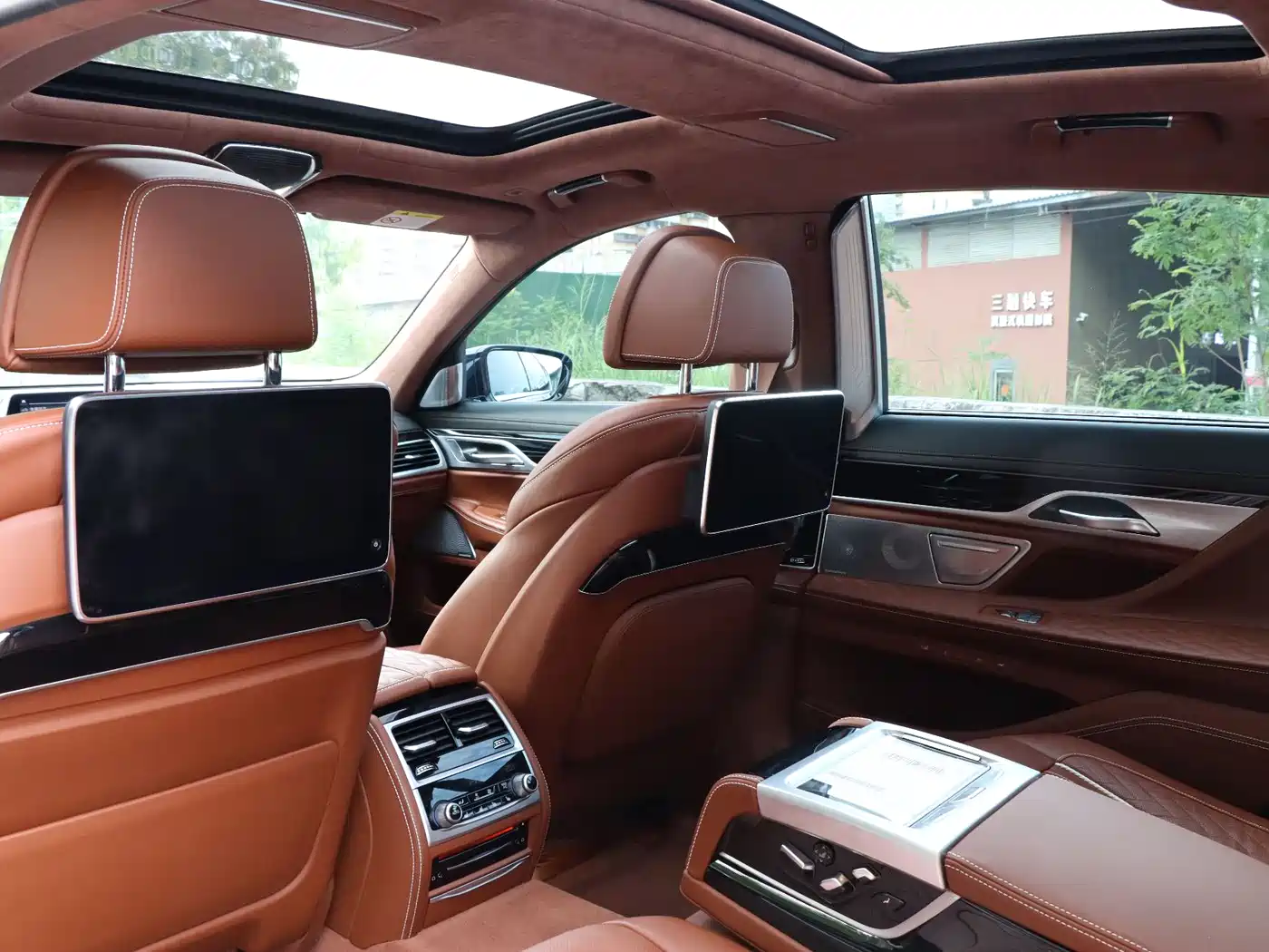 BMW 7 Series 2022 740Li xDrive Executive M Sport Package фото 17