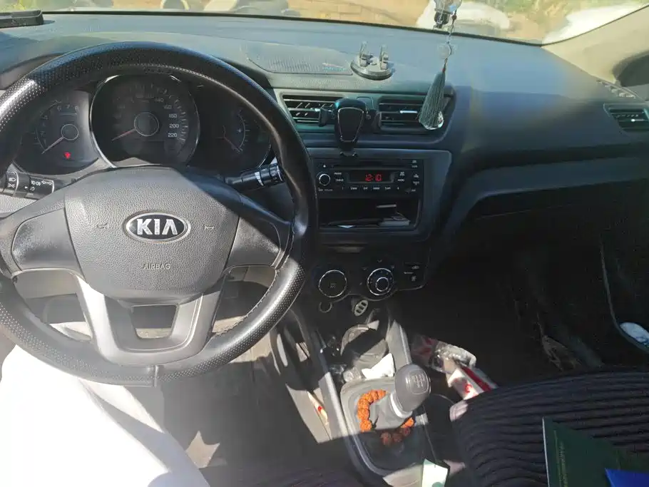Kia K2 2013 2012 Sedan 1.4L MT GLS Commemorative Edition