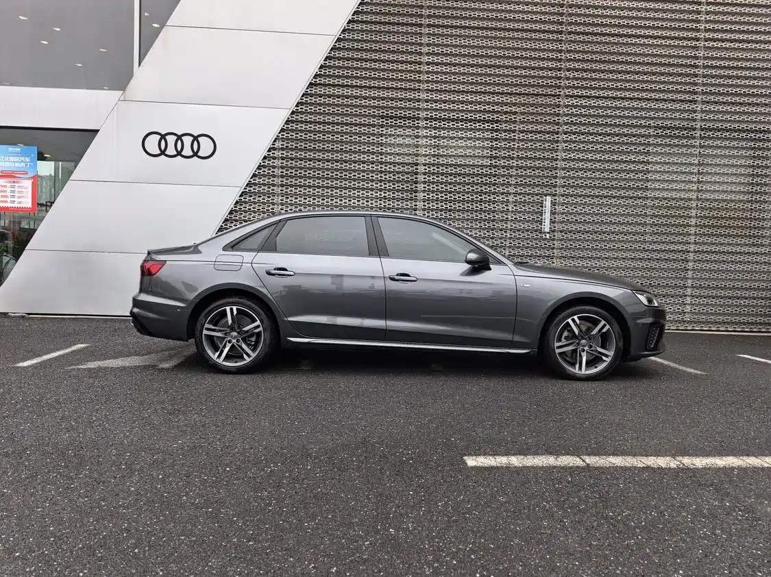 Audi A4L 2020 40 TFSI Luxury Dynamic фото 3