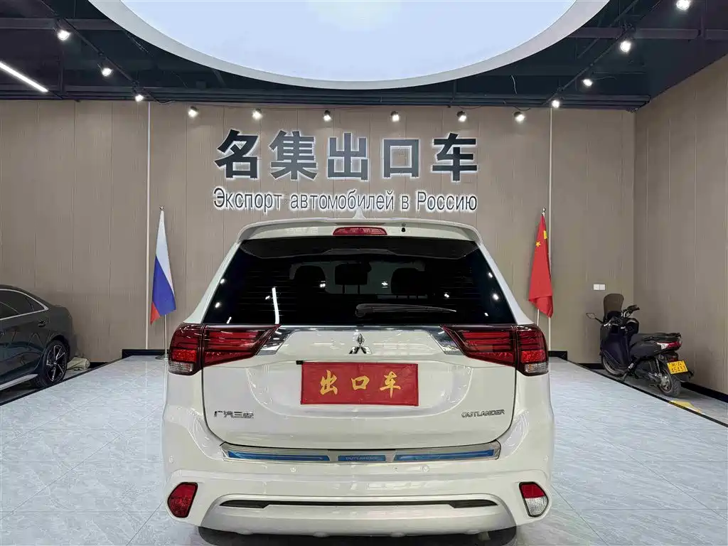 MITSUBISHI OUTLANDER