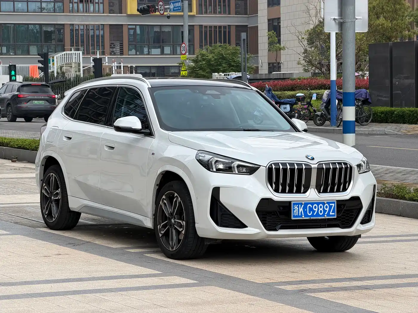 BMW X1 2023 sDrive25Li M Sport Package фото 3