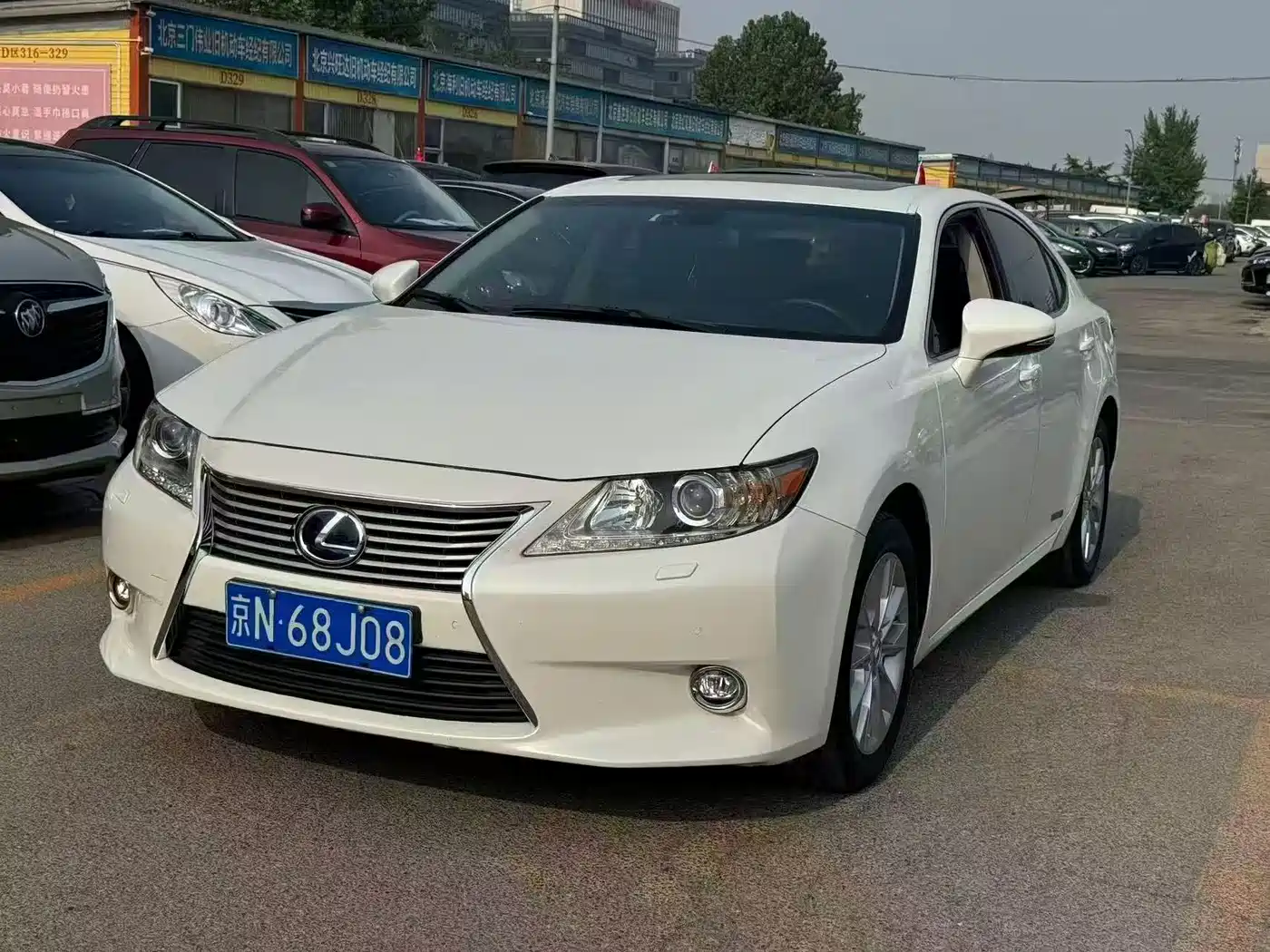 Фото 1 - Lexus ES