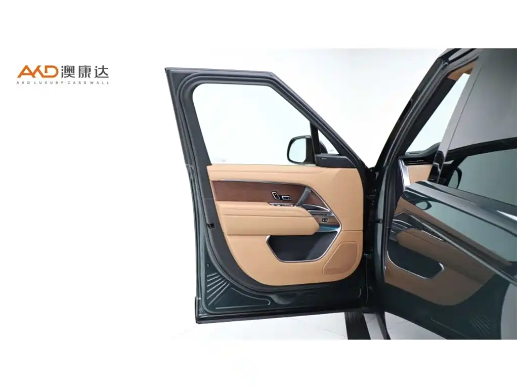 Land Rover Range Rover 2024 3.0 L6 400PS Golden Age Extended 7-Seater фото 11