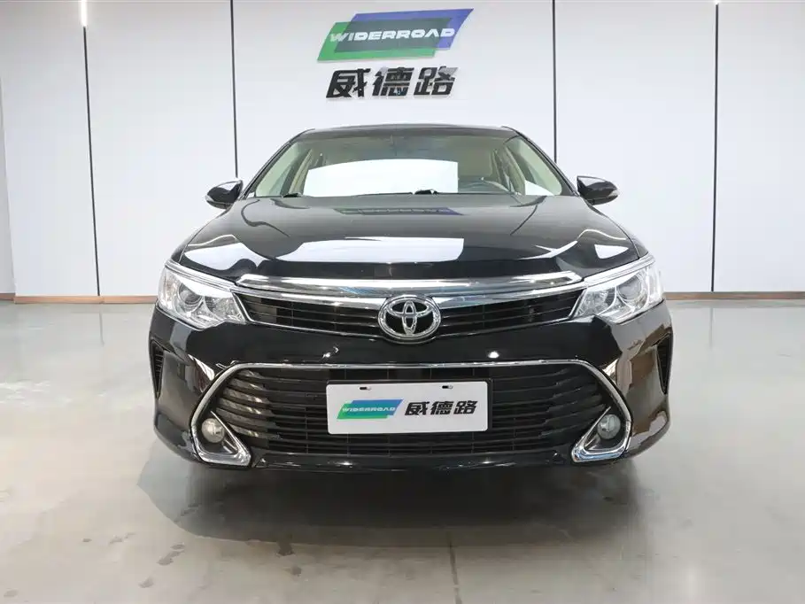 Toyota Camry 2016 2.0G 10th Anniversary Leading Edition фото 2