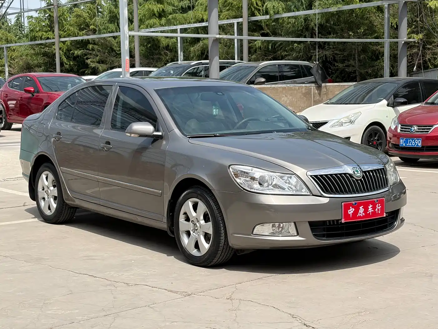 Škoda Octavia 2012 1.4TSI DSG Yijun Edition фото 3