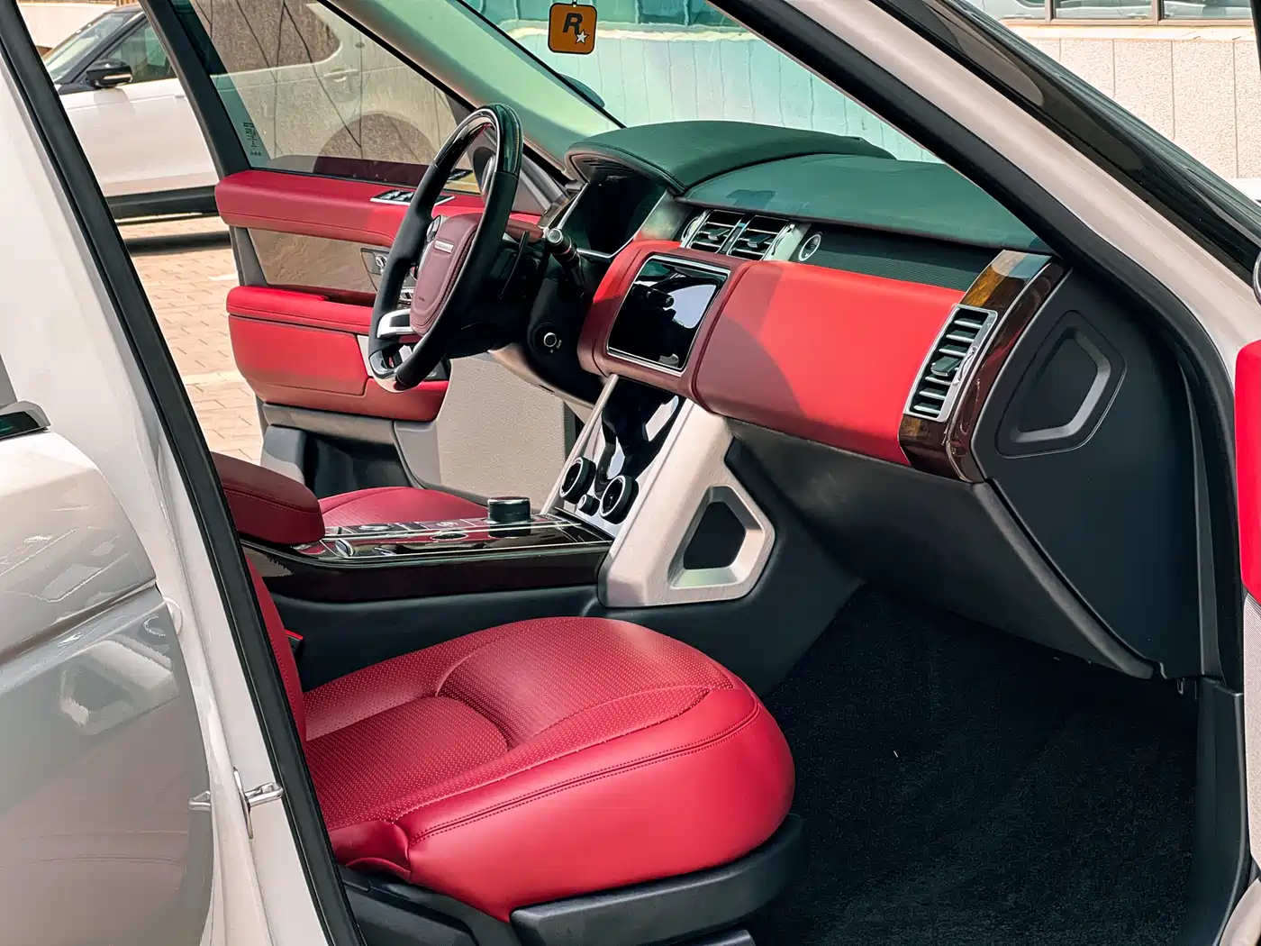 Land Rover Range Rover 2021 3.0 L6 Heritage Extended Classic Edition фото 8