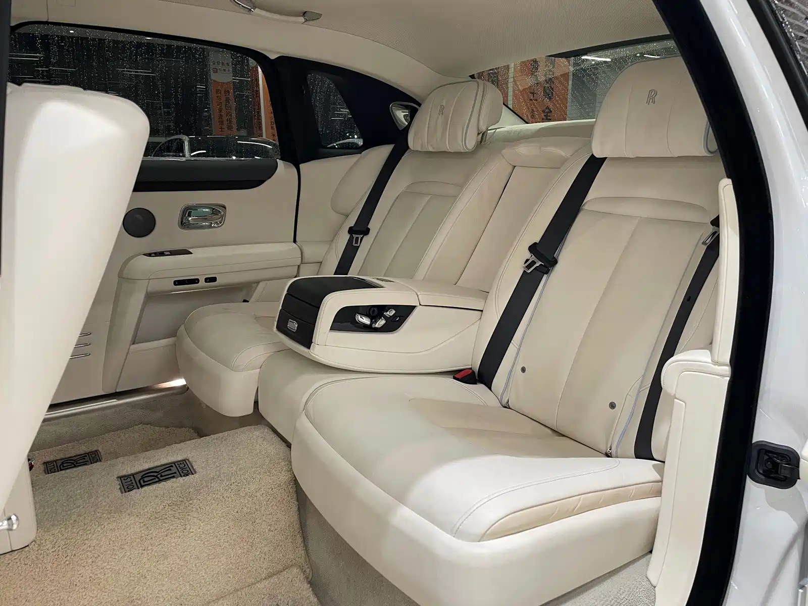 Фото 3 - Rolls-Royce Ghost