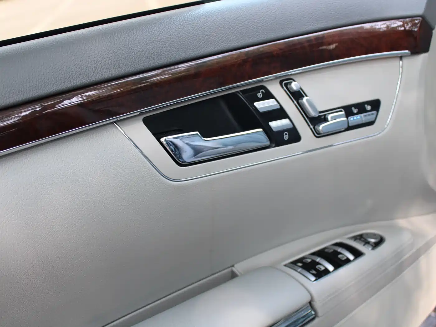 Mercedes-Benz S-Class 2010 S 350 L 4MATIC фото 19