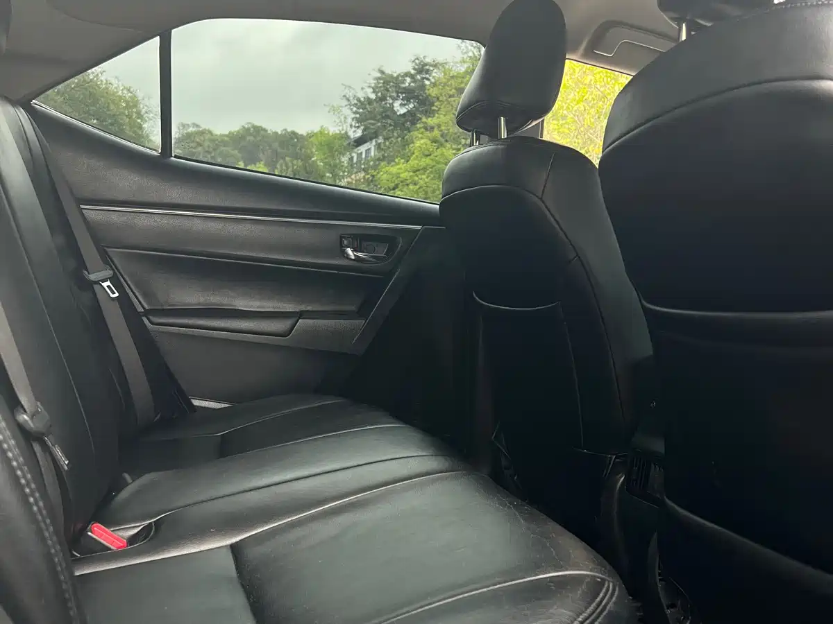 Toyota Corolla 2017 1.2T CVT GL фото 8