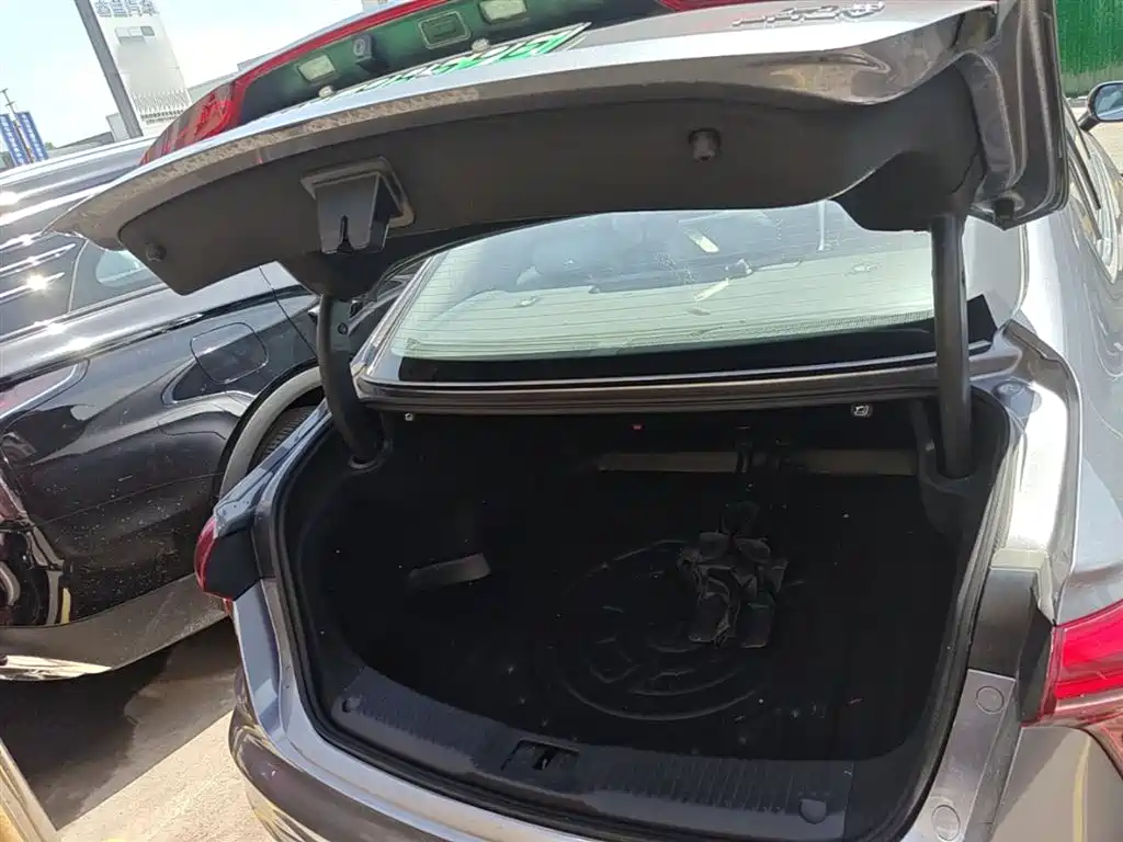 Hongqi H5 PHEV 2025 170 Super Hybrid Edition фото 19