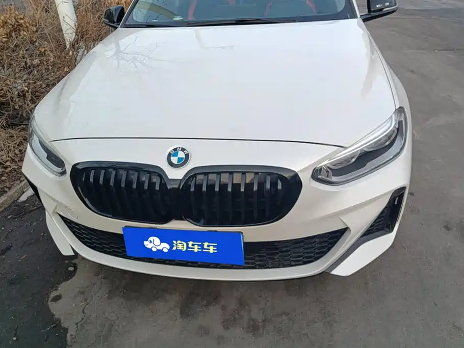 BMW 1 Series 2023 120i M Sport Shadow Edition фото 2