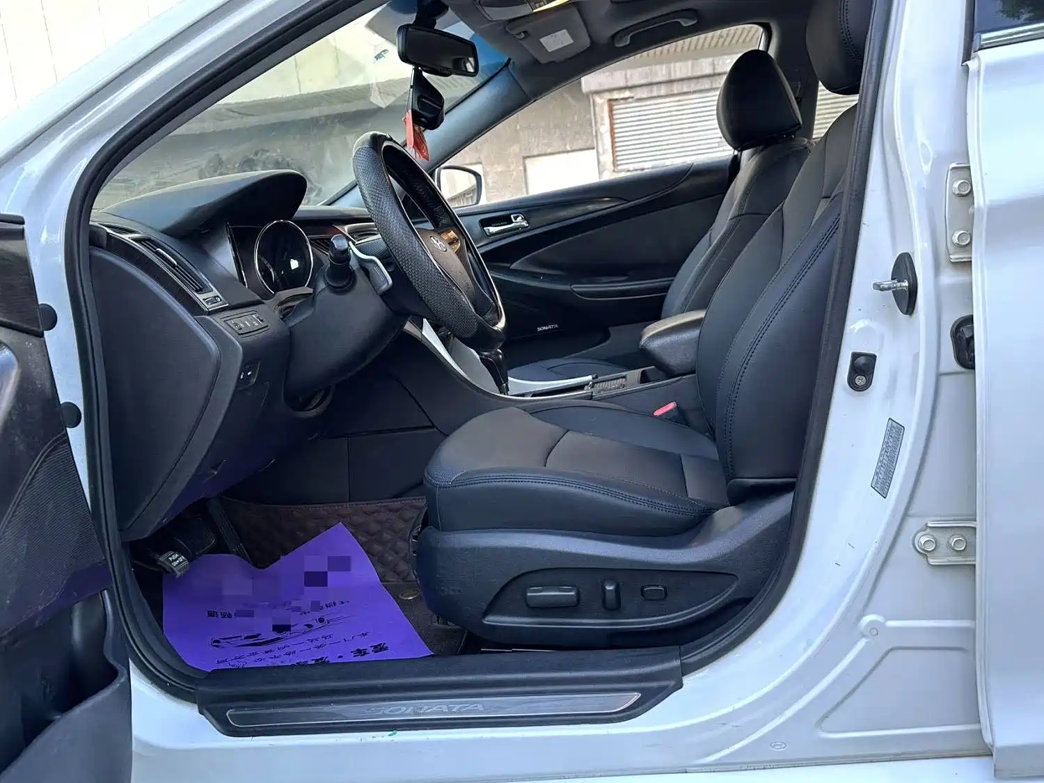 Photo 7 - Hyundai Sonata