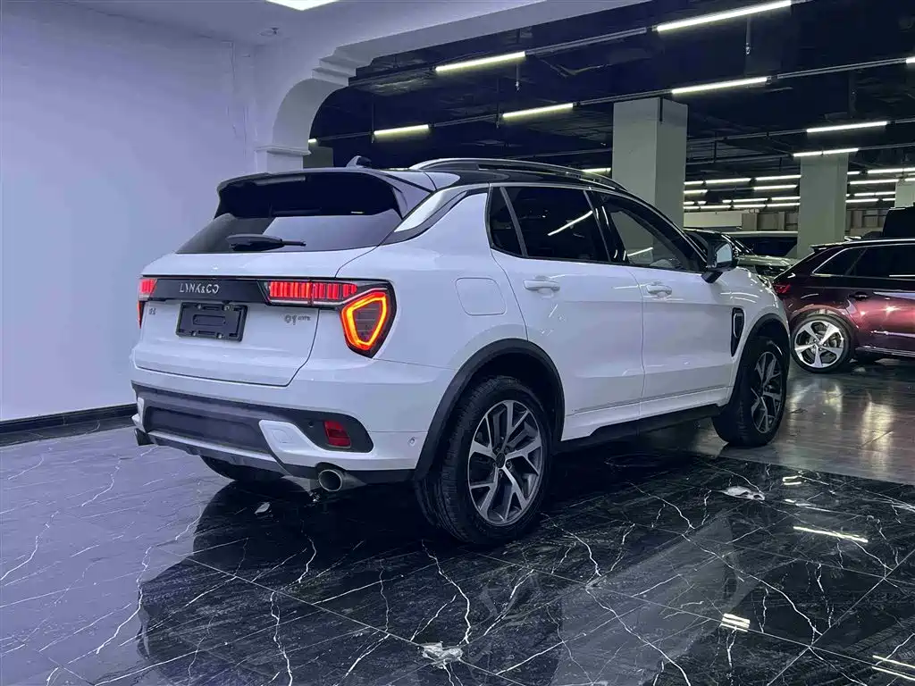 Lynk & Co 01 2017 2.0T AWD Pro фото 21