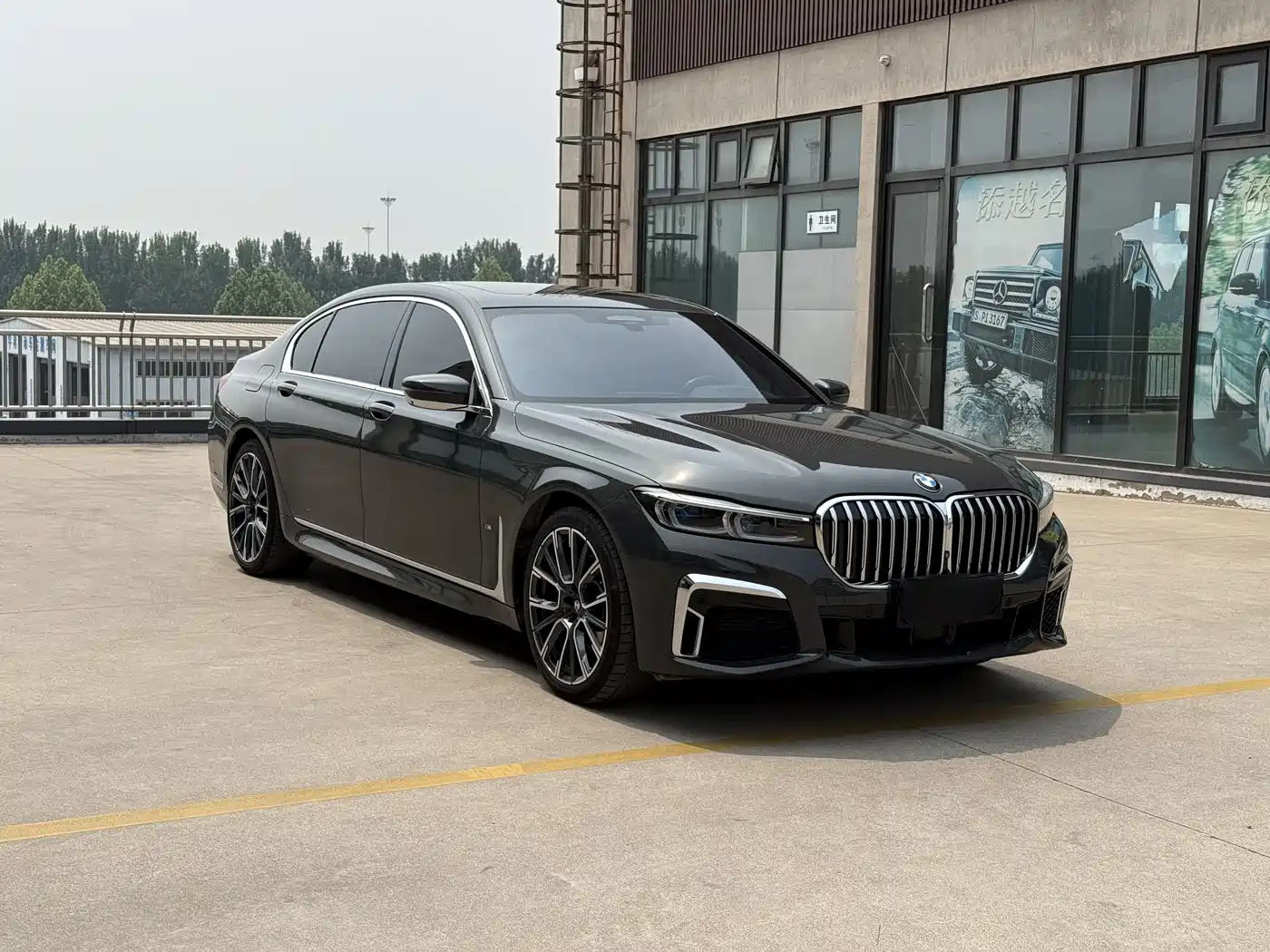 BMW 7 Series 2022 740Li xDrive Executive M Sport Package фото 2