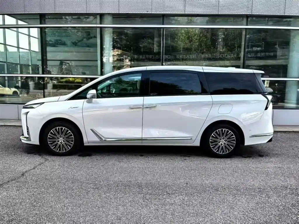 BUICK GL8 NEW ENERGY