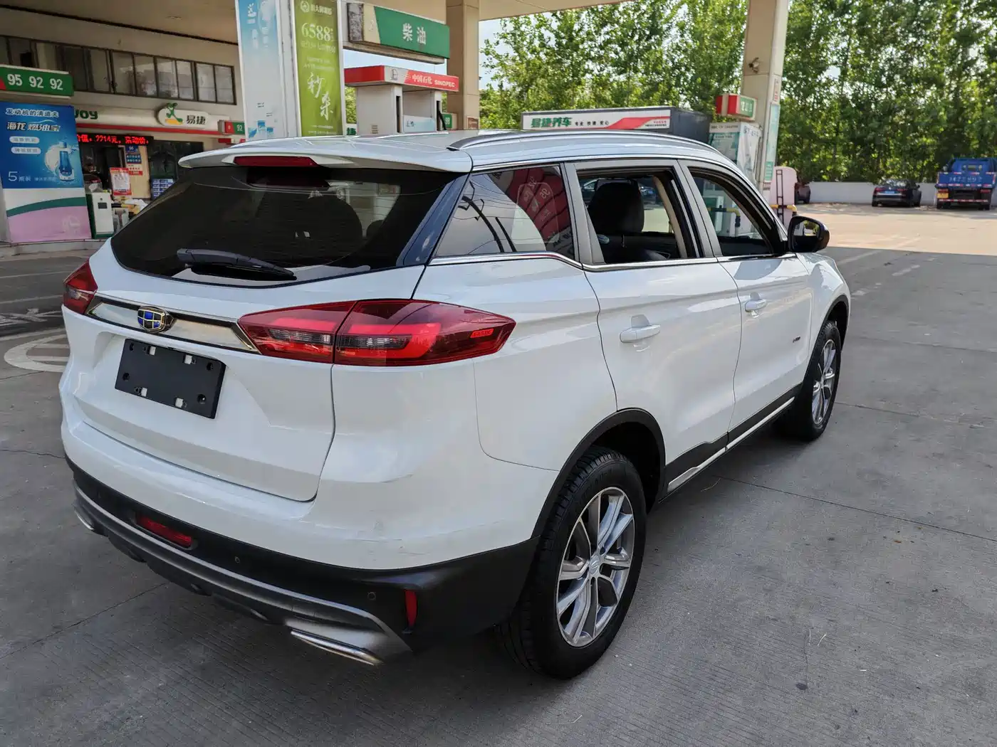 Фото 7 - Geely Boyue