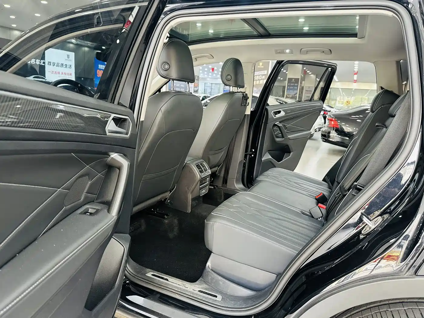 Volkswagen Tiguan L 2024 330TSI Automatic 2WD R-Line Premium Enjoyment Edition фото 6