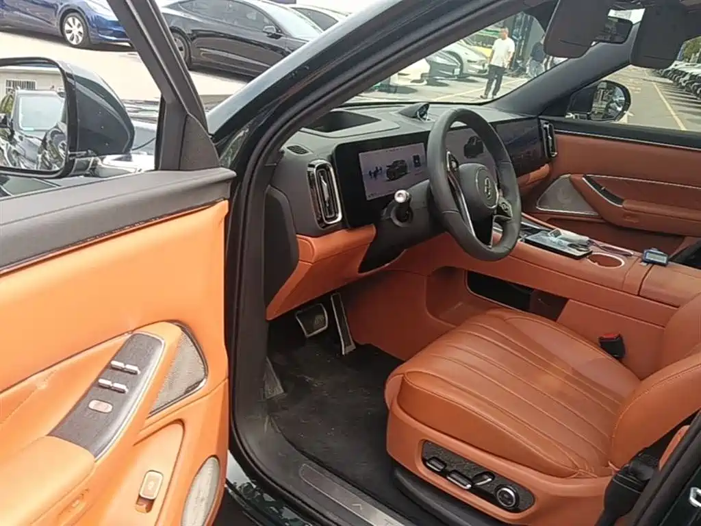 AITO Wenjie AITO M8 2025 Range Extender Max+ Edition 53.4kWh 5-seater фото 16