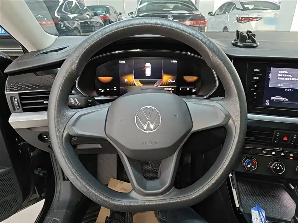 Volkswagen Passat 2023 280TSI Business Edition фото 11