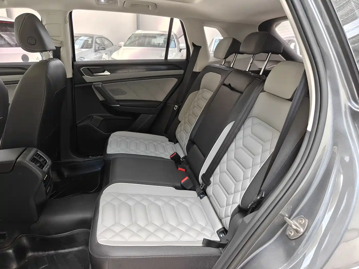 Volkswagen Tayron 2023 300TSI 2WD Luxury Plus Advanced Edition фото 6