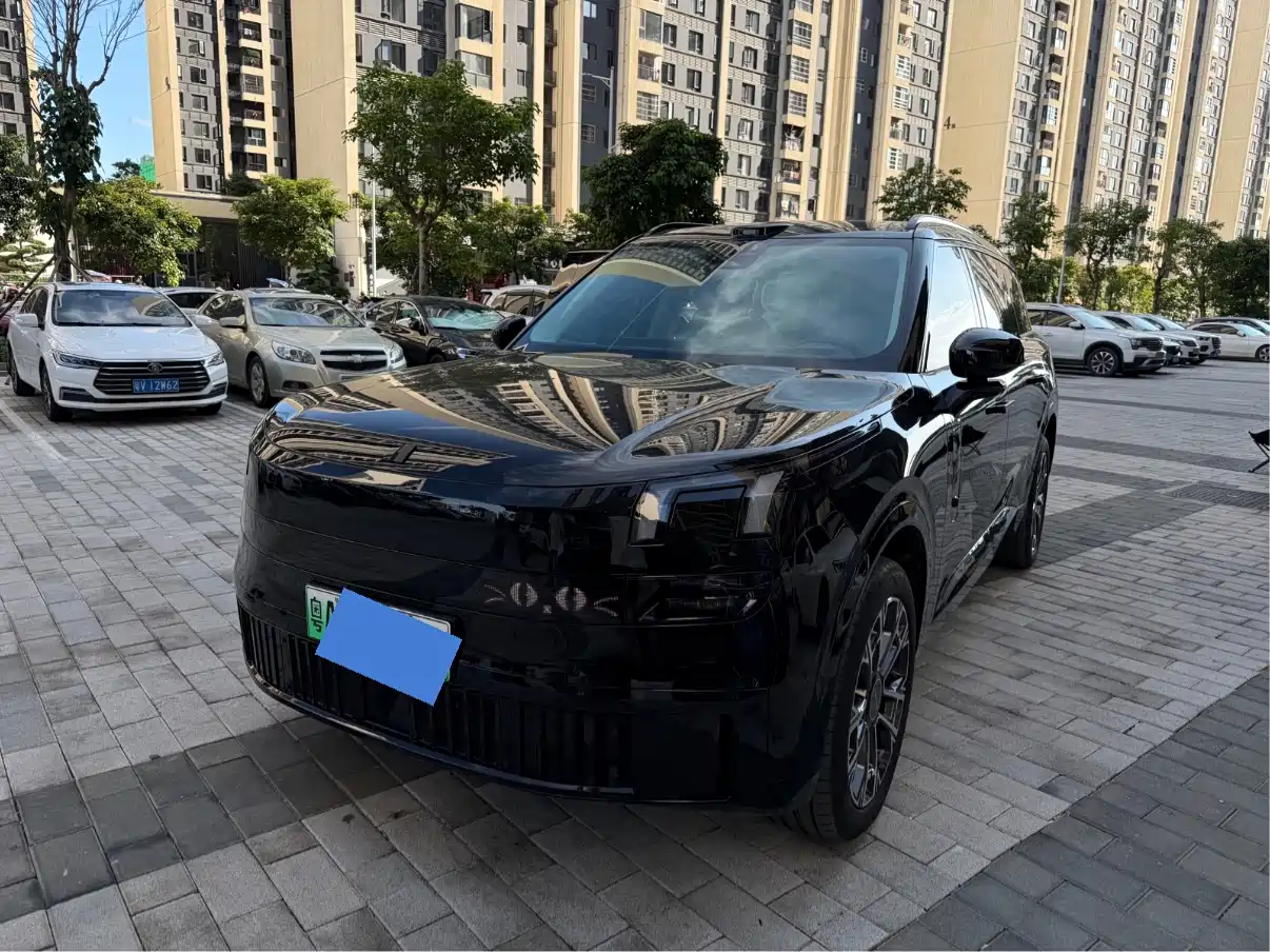 Photo 1 - Lynk & Co 900