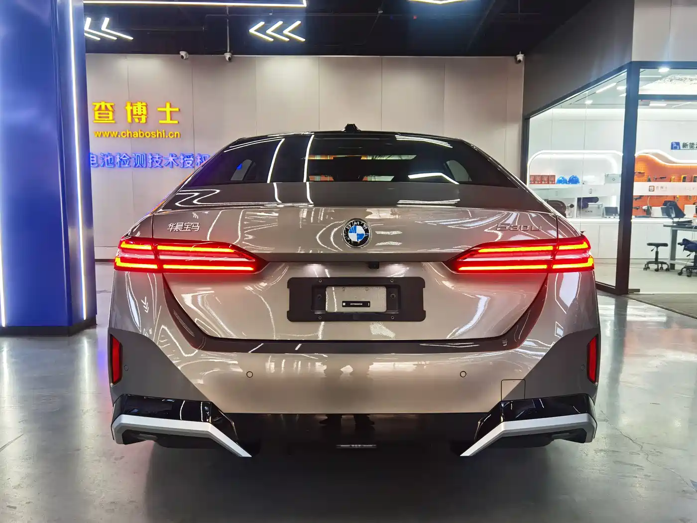 BMW 5 Series 2025 530Li Premium M Sport Package фото 5