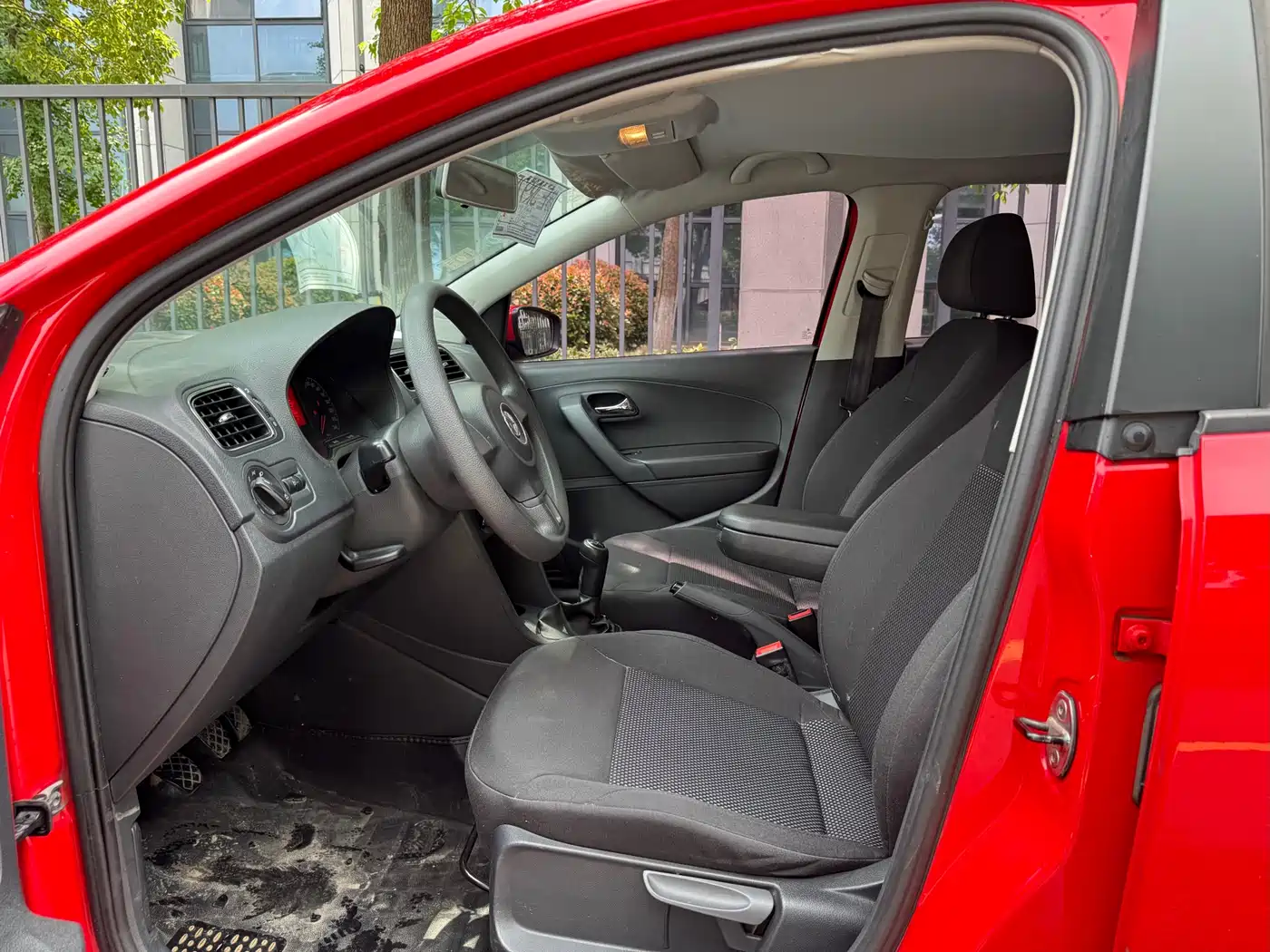 Volkswagen Polo 2013 1.4L Manual Trend Edition фото 3
