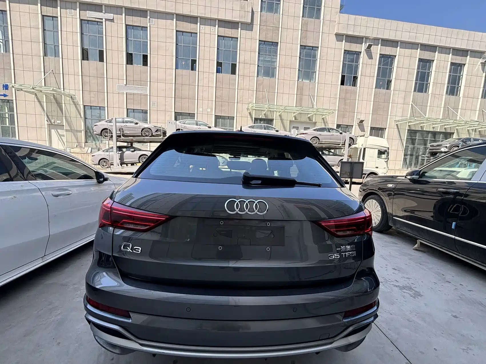 Photo 6 - Audi Q3