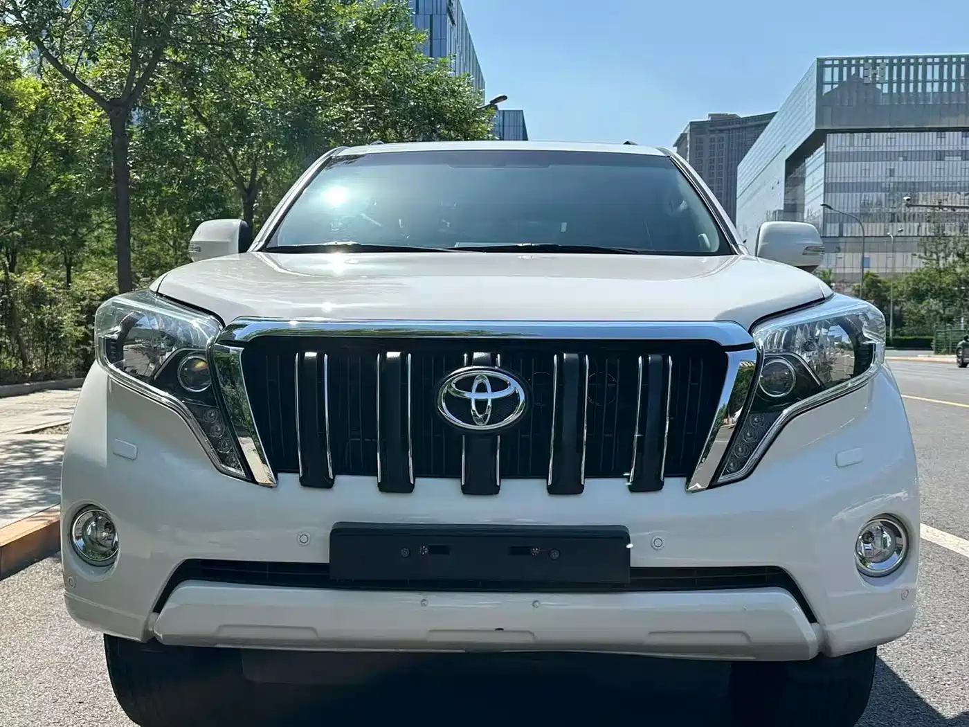 Toyota Prado 2014 4.0L Automatic TX-L фото 3